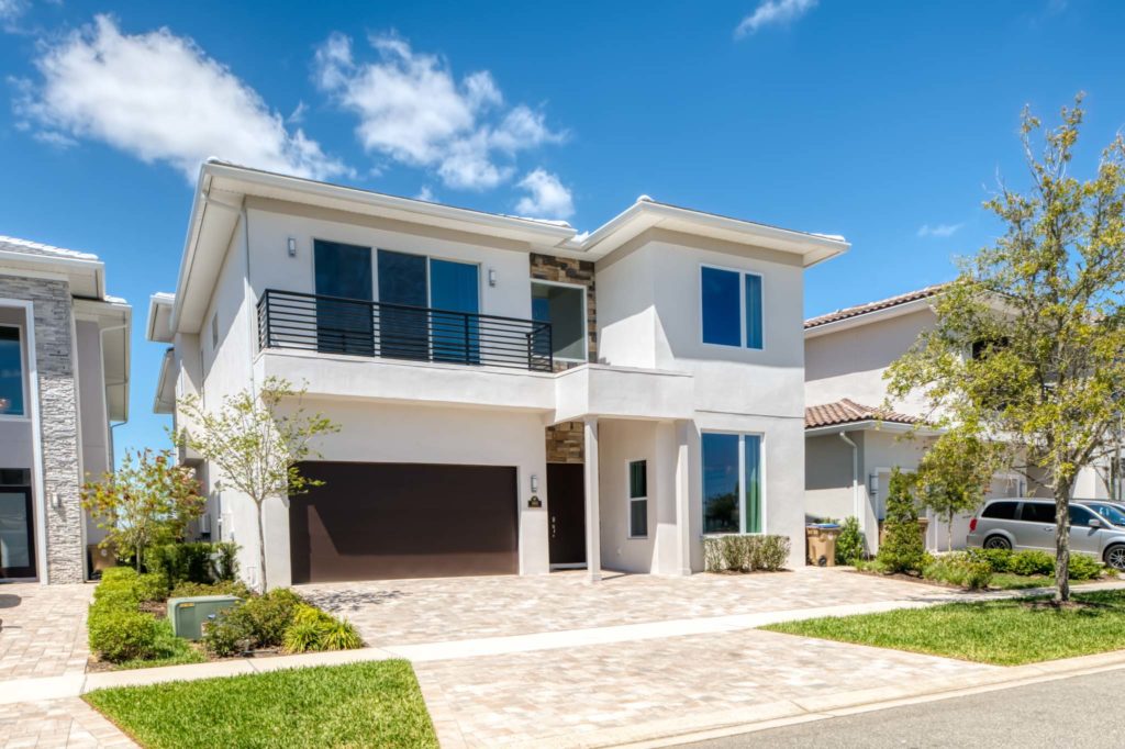 Front of a superb 8-bedroom resort residence.