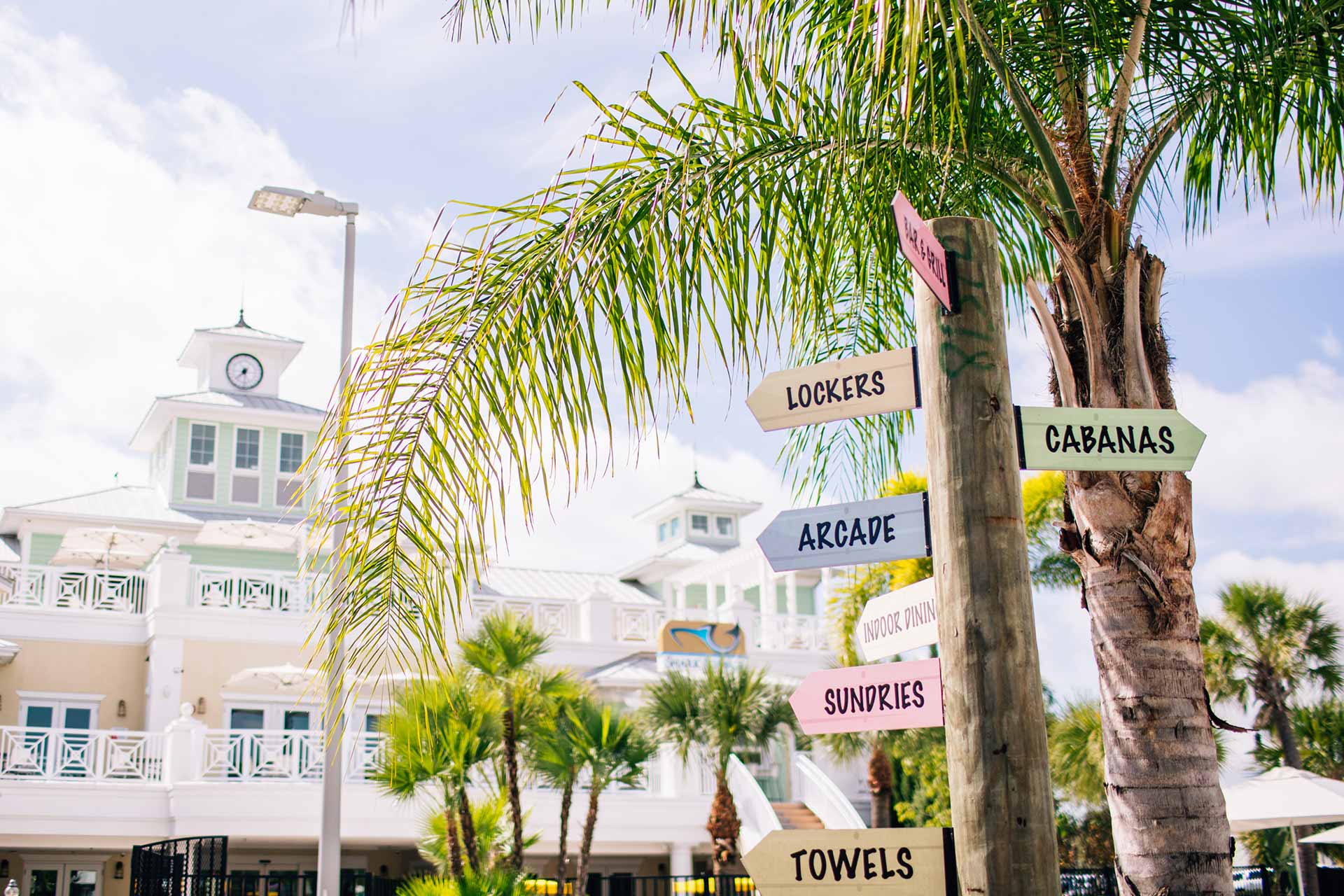 Directional sign outside the Encore Resort Clubhouse